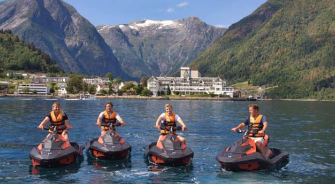 Have fun on the fjord with jet skis!